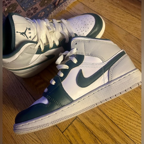 Nike Air Jordan 1 Mid SE Sneakers - Picture 5 of 5